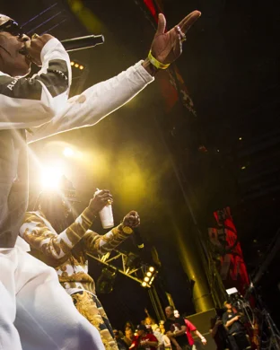 Live concert by bbno$ & Oliver Tree